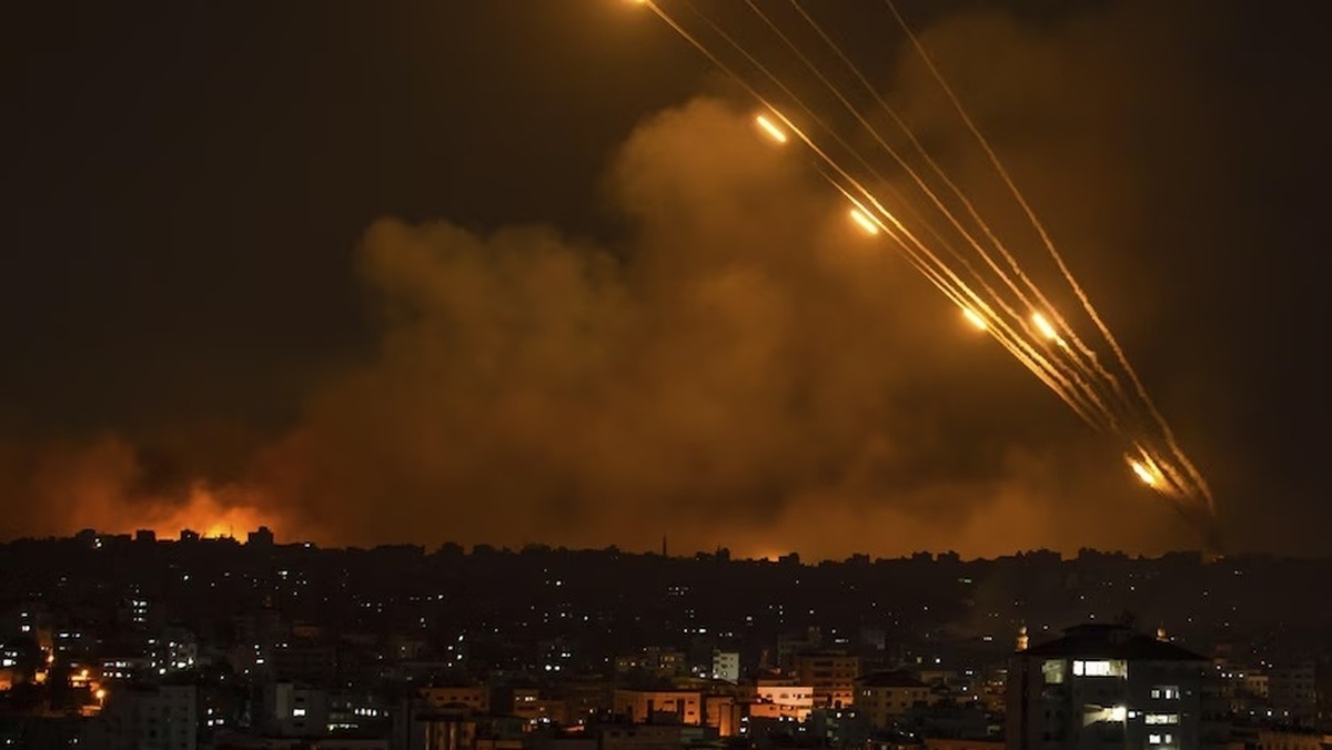 Cuộc không kích của Iran vào Israel hồi tháng 4. Ảnh: AP