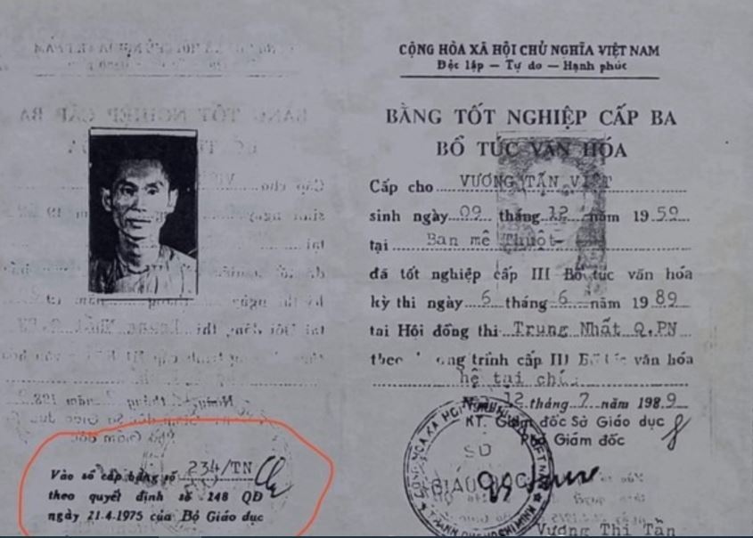 Bằng tốt nghiệp bổ túc văn hóa cấp 3 của ông Thích Chân Quang (Vương Tấn Việt ) được lan truyền mạng xã hội.