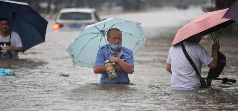 Mưa lũ ở Trung Quốc. Ảnh: Reuters