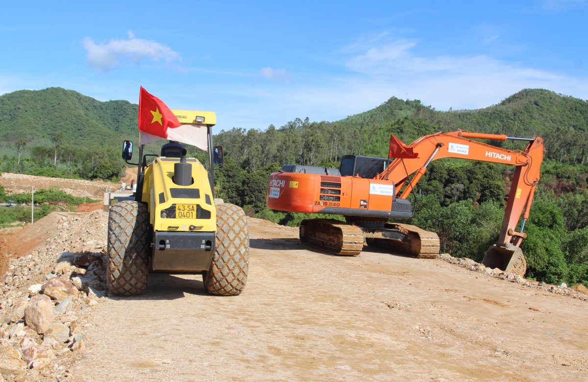 Thi công dự án đường tránh phía Nam thị trấn Phú Phong, huyện Tây Sơn, tỉnh Bình Định