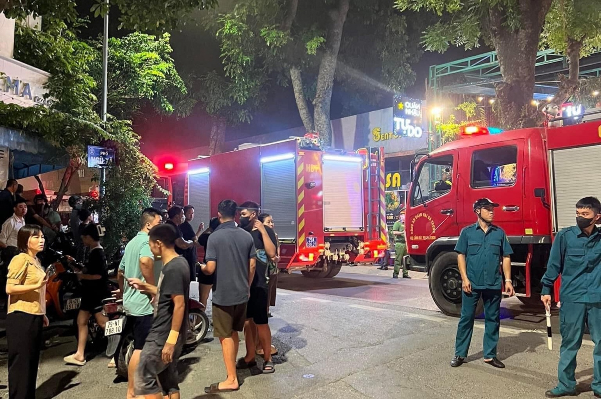 Nhiều lượt phương tiện chữa cháy được huy động đến hiện trường