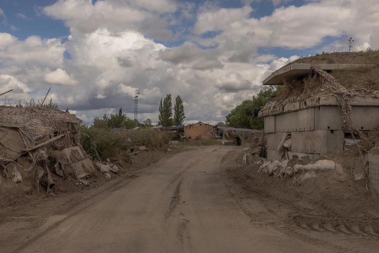Một cửa khẩu biên giới bị phá hủy sau cuộc đột kích của Ukraine. Ảnh: Getty