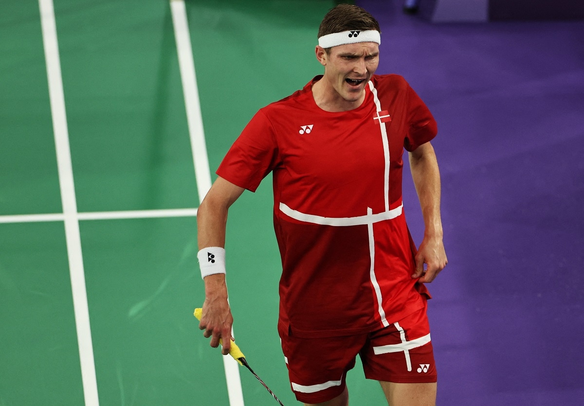 Viktor Axelsen lần thứ 2 liên tiếp có HCV đơn nam cầu lông Olympic. (Ảnh: Reuters). 