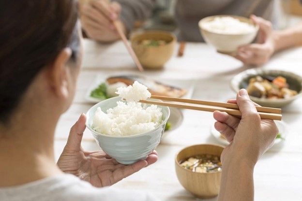 Không nên ăn quá nhiều cơm trong một bữa. Ảnh: Getty Images