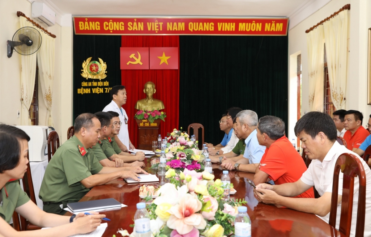 Đoàn công tác thăm và làm việc tại bệnh viện 7/5 Công an tỉnh Điện Biên