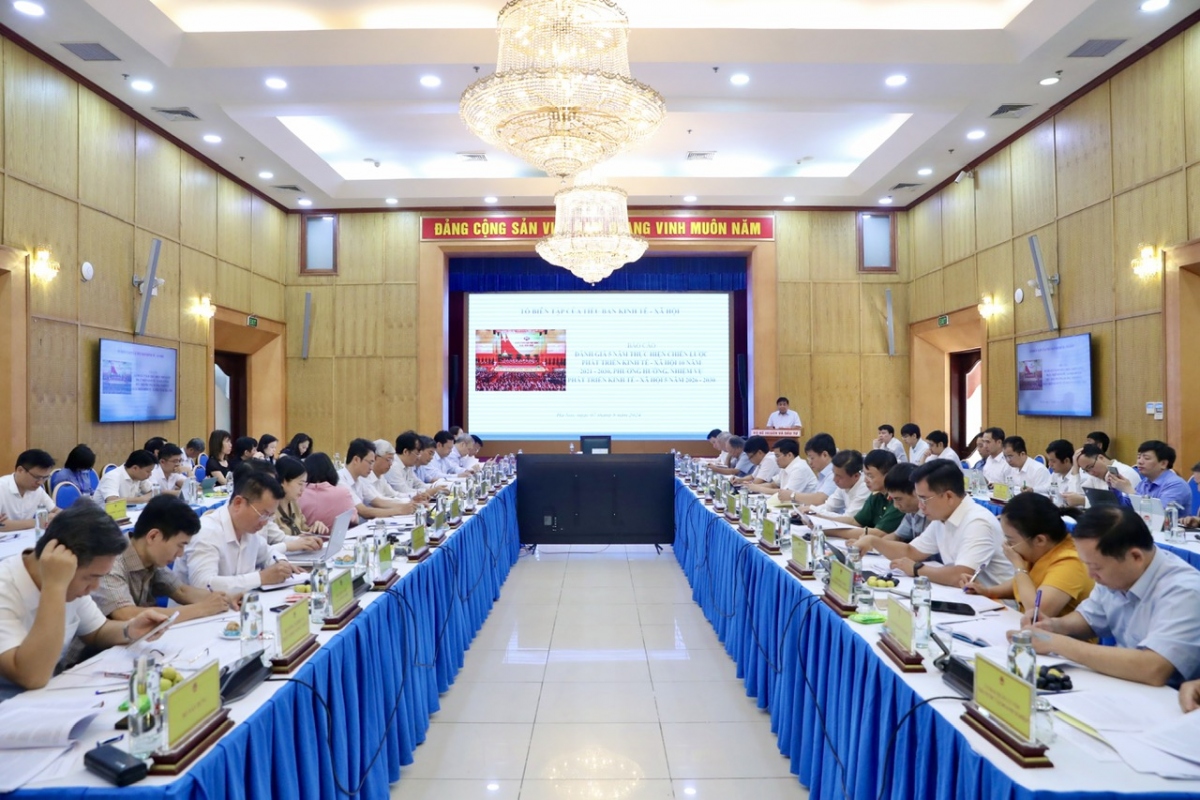 Các ý kiến khác góp ý đã bổ sung thêm các nhận định, đánh giá về thực trạng, bối cảnh, tình hình, đề xuất phương hướng, giải pháp chủ yếu cho các ngành, lĩnh vực...