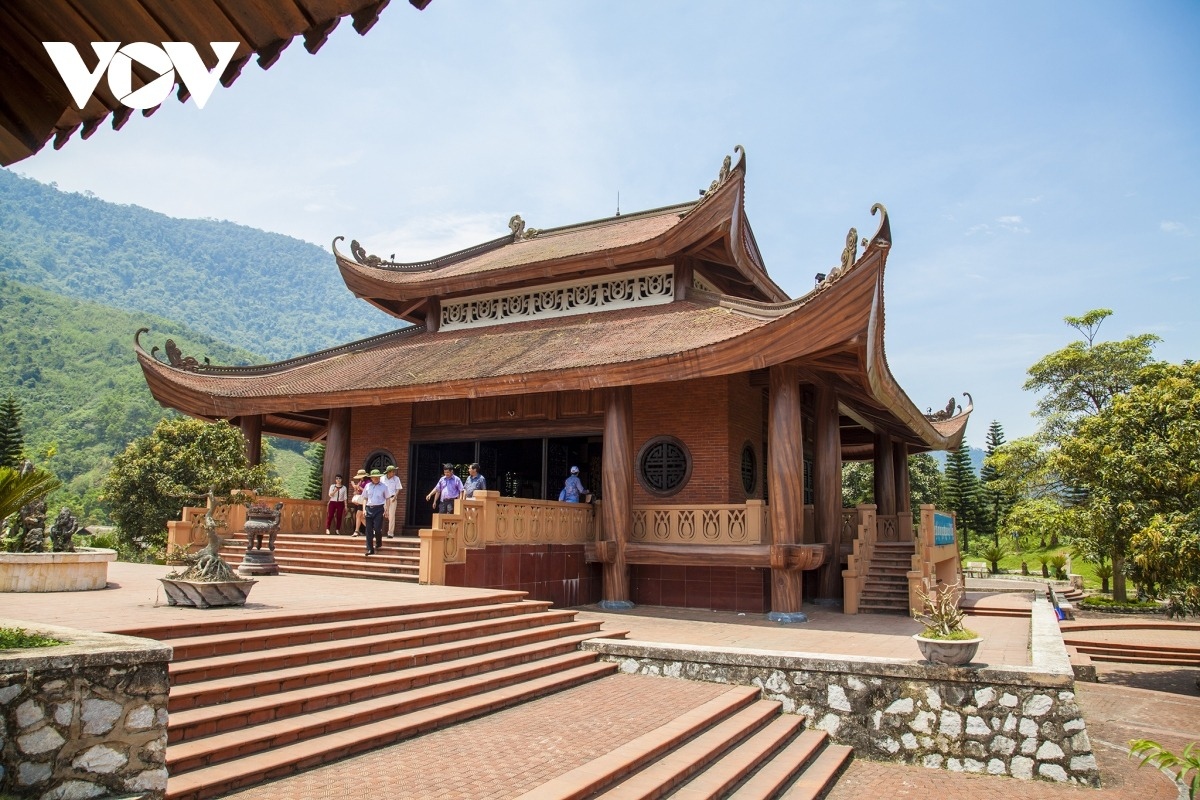 Nhà tưởng niệm Chủ tịch Hồ Chí Minh tại khu Di tích ATK Định Hóa, Thái Nguyên.