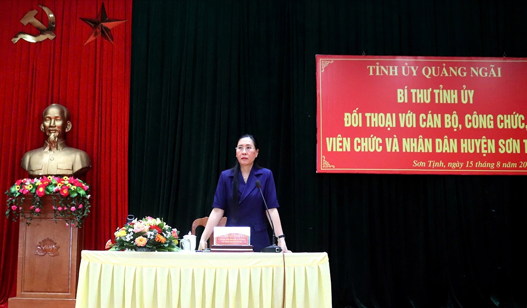 Bà Bùi Thị Quỳnh Vân, Bí thư Tỉnh uỷ Quảng Ngãi phát biểu tại buổi đối thoại