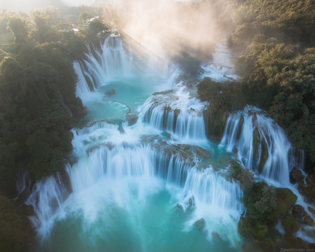 A photo depicting Ban Gioc waterfalls is taken by award-winning photographer Daniel Kordan. (Photo courtesy of Daily Mail)