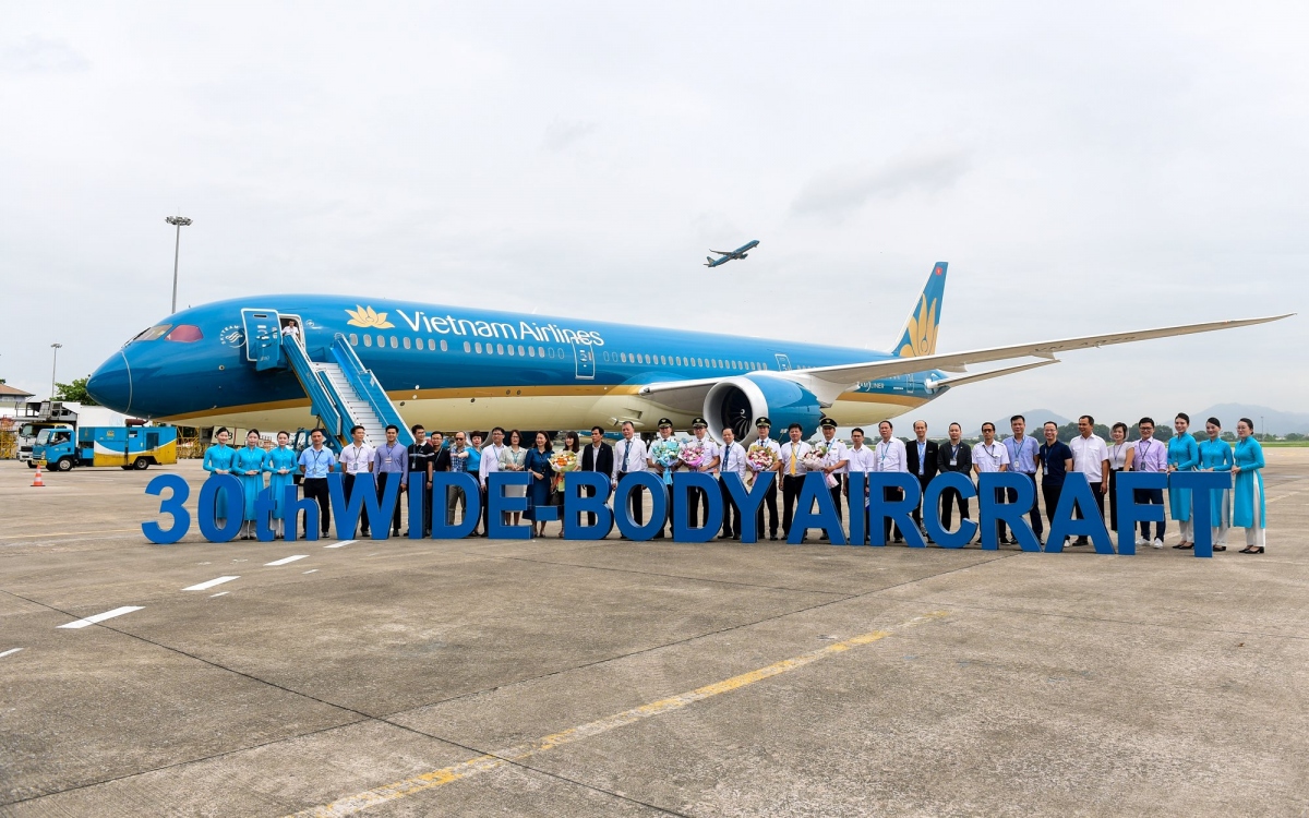 "Tân binh" của Vietnam Airlines có kích thước lớn nhất Việt Nam hiện nay với chiều dài trên 68m, tải trọng thương mại 56 - 60 tấn và tầm bay tối đa đạt gần 12.000km.