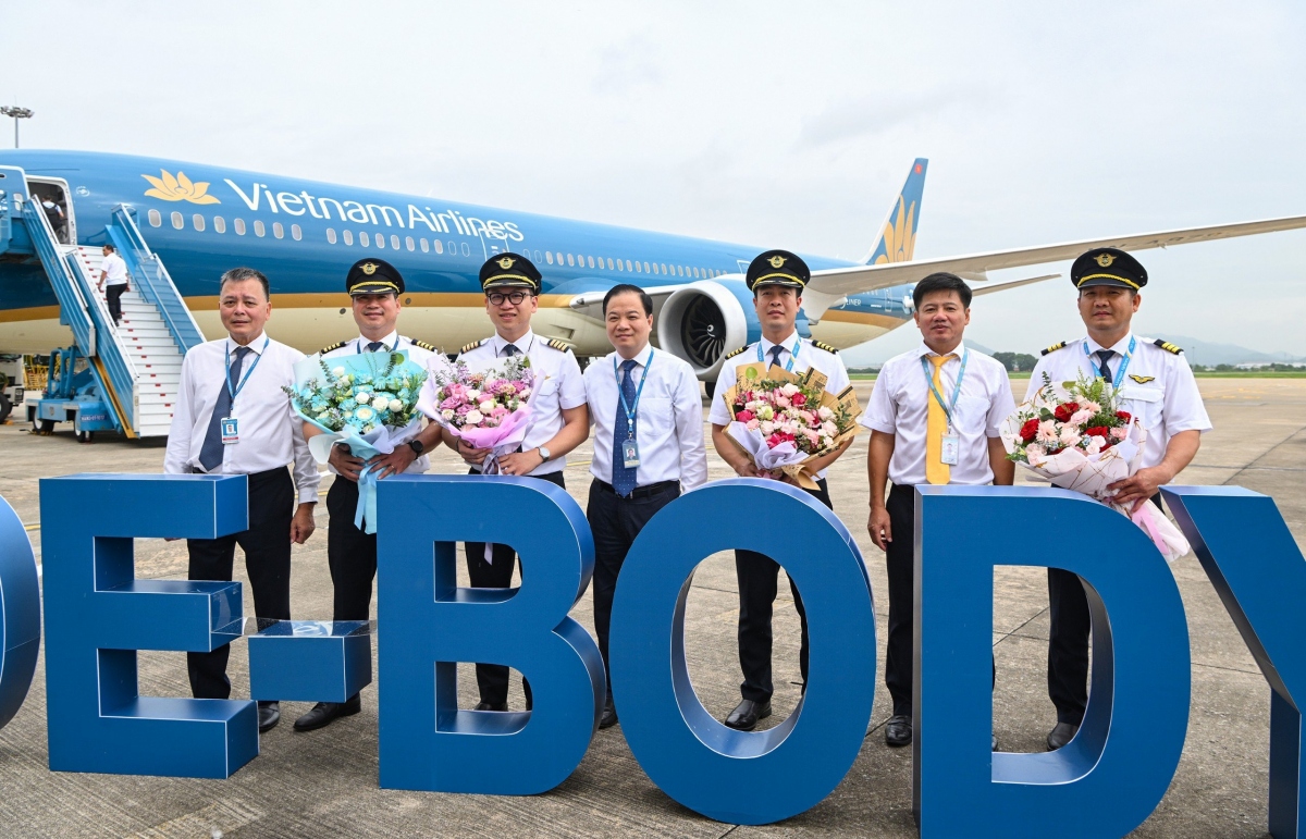 "Chúng tôi không chỉ mang đến những trải nghiệm tuyệt vời cho hành khách, còn thực hiện sứ mệnh kết nối Việt Nam với thế giới và giữa các vùng miền trên cả nước, đóng góp mạnh mẽ vào sự phát triển của kinh tế và xã hội", Phó Tổng Giám đốc Vietnam Airlines chia sẻ.