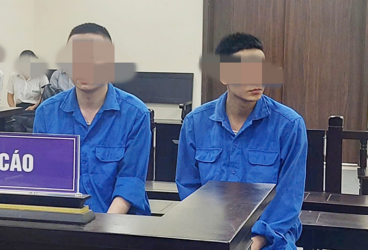 Lê Đắc Miền và Trần Đình Thuận tại phiên toà. 