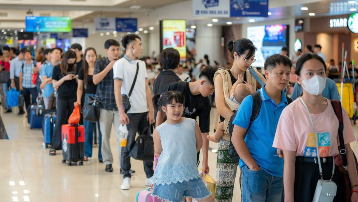 Từ ngày 31/8-3/9, Cảng áp dụng biện pháp kiểm soát an ninh hàng không tăng cường cấp độ 1, chủ động sẵn sàng các phương án phục vụ cao điểm nghỉ lễ Quốc khánh.