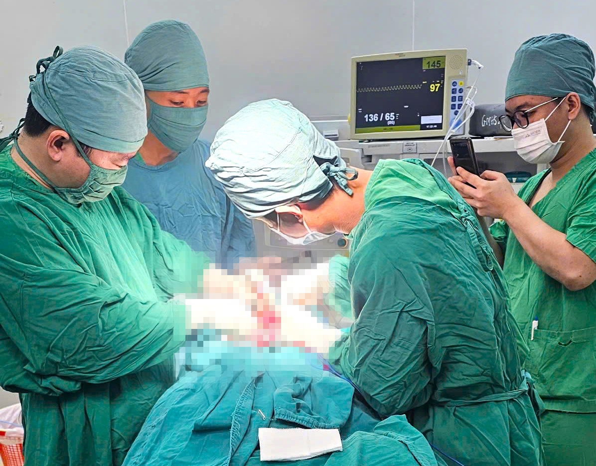 Ca phẫu thuật tạo hình lại cánh mũi kéo dài 180 phút
