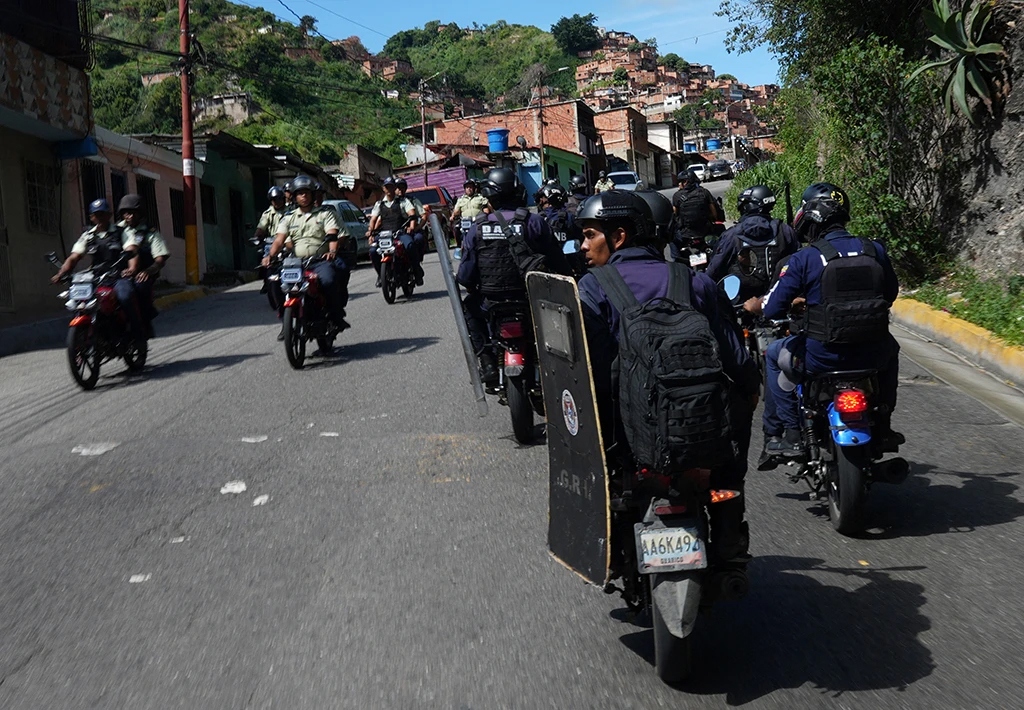 Cảnh sát Venezuela tuần tra tại Caracas hôm 30/7. Ảnh: Reuters
