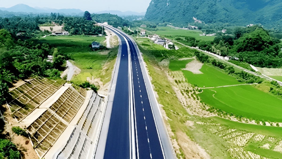 Phối cảnh đường cao tốc Hòa Bình – Mộc Châu giai đoạn 1, quy mô 2 làn xe.