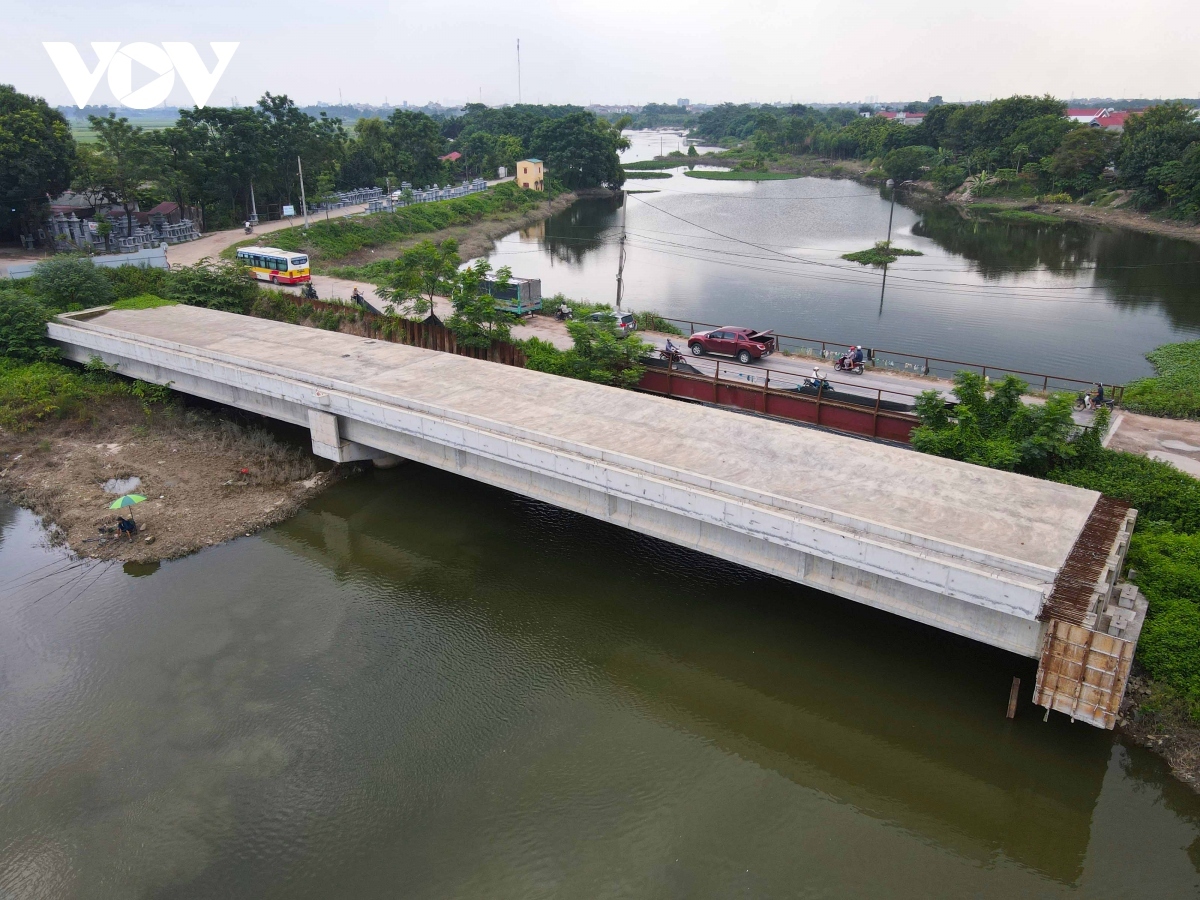 Dự án cầu Nét (Bắc Ninh) có tổng mức đầu tư gần 120 tỷ đồng được triển khai thi công từ tháng 9/2020 và dự kiến hoàn thành trong tháng 12/2021. Tuy nhiên, đến nay công trình mới đạt khoảng 44,32%