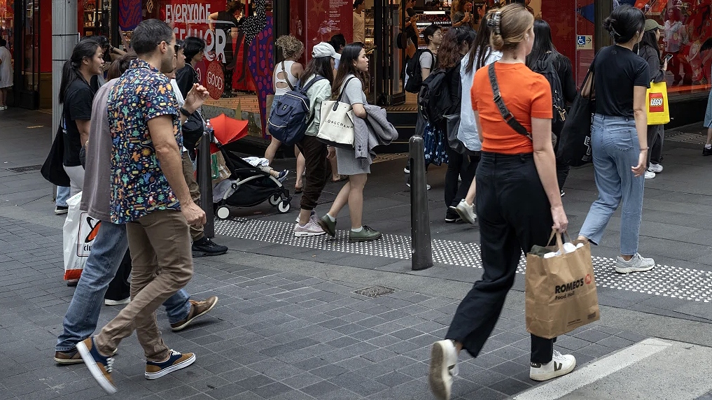 Cầu tăng cao khiến cho lạm phát khó giảm tại Australia - Ảnh: Louie Douvis