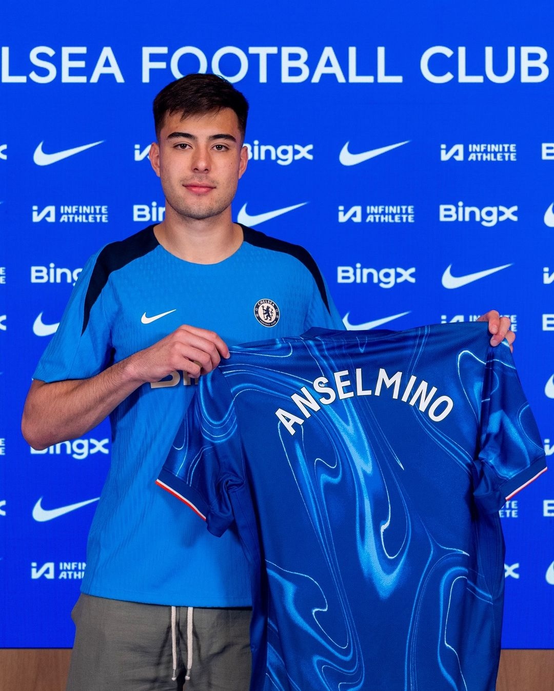 Chelsea chiêu mộ hậu vệ trẻ Aaron Anselmino (Ảnh: CLB)