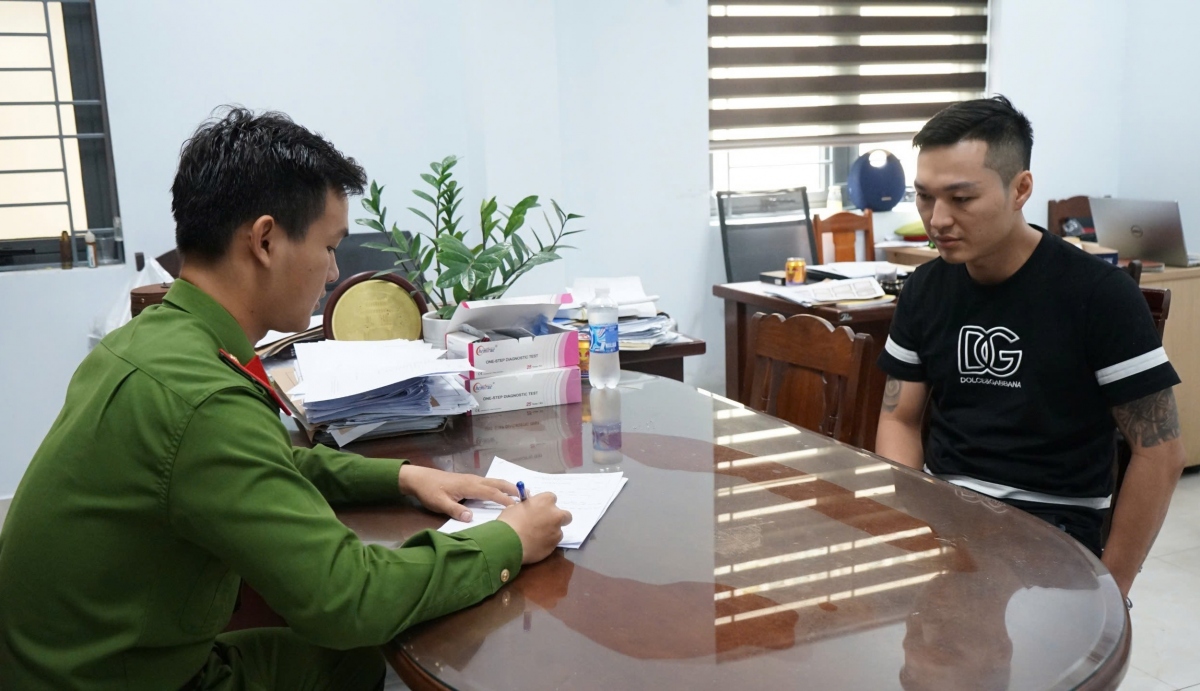 Cơ quan công an làm việc với Phạm Tiến Đạt