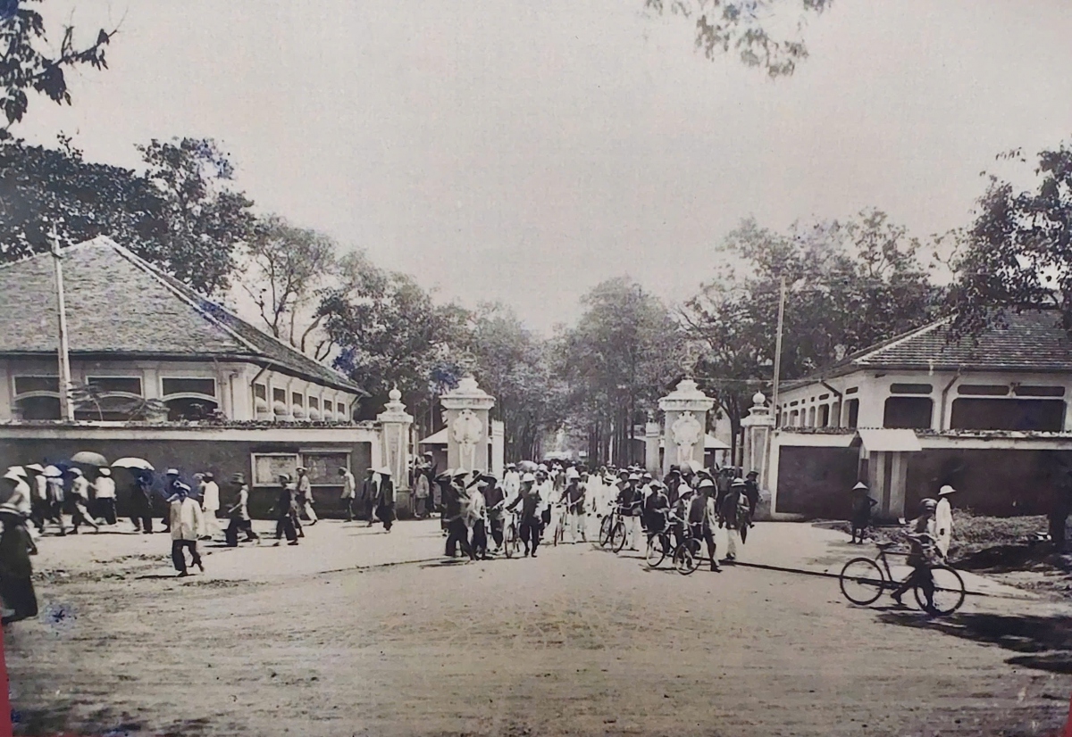 Cổng vào xưởng đóng tàu Sài Gòn những năm 1920-1929 
