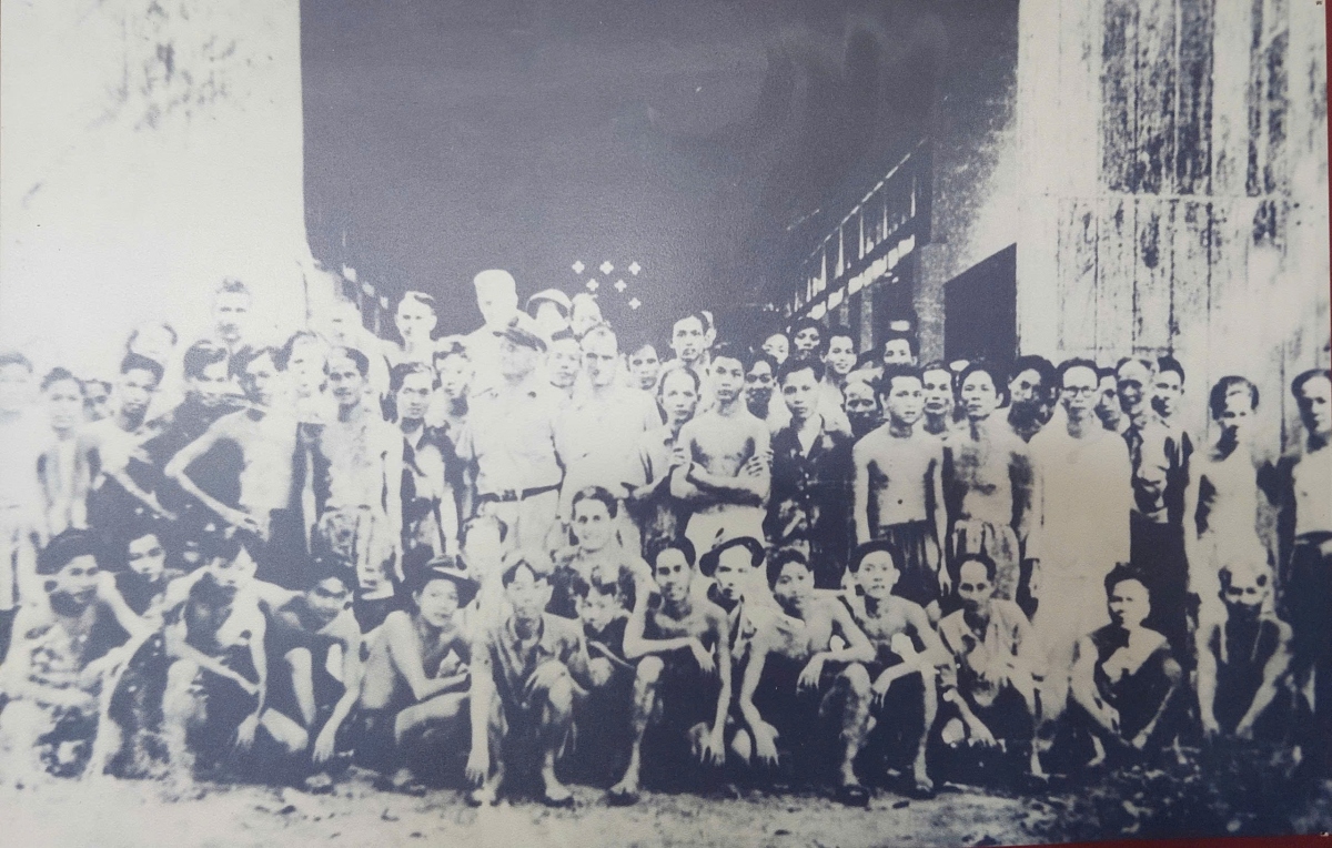 Công nhân và chủ người Pháp tại xưởng Ba Son những năm 1925-1926