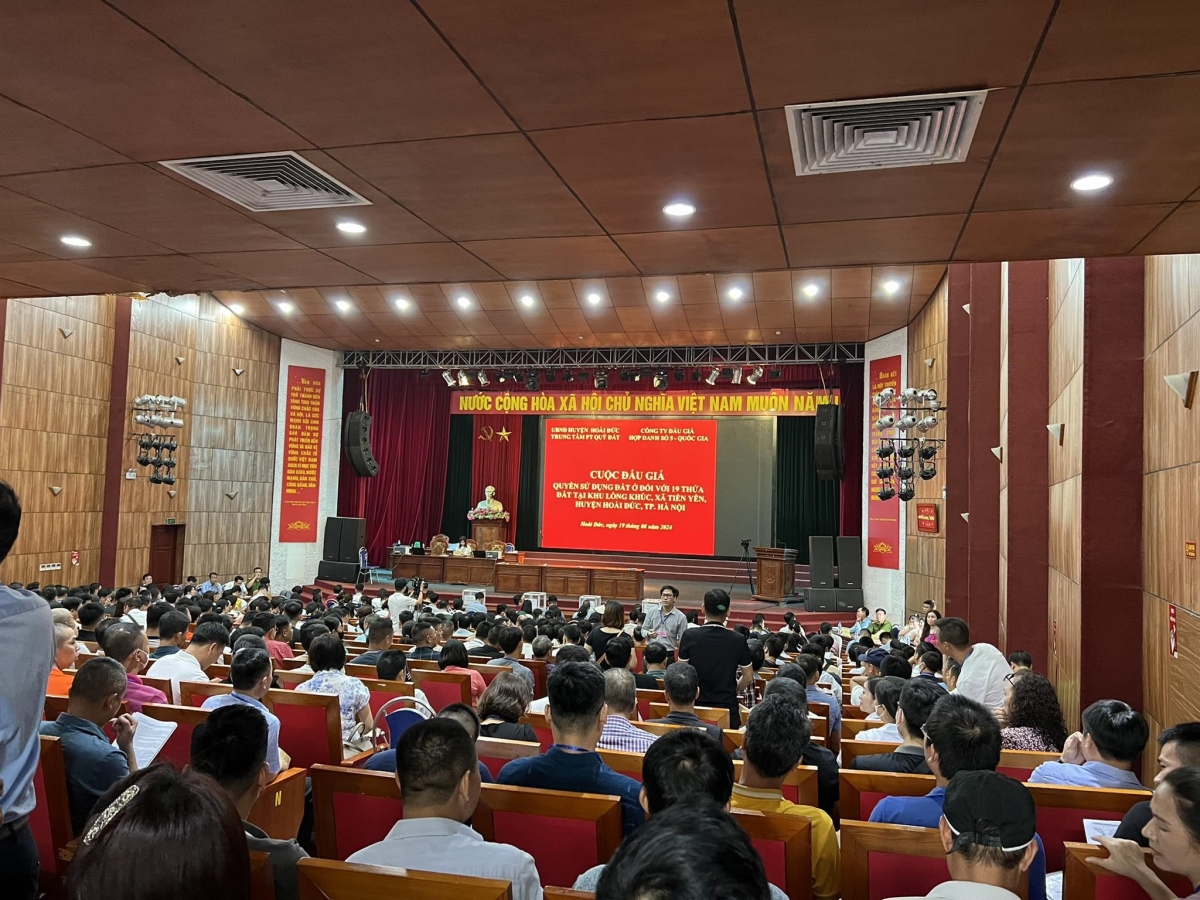 Phiên đấu giá đất tại huyện Hoài Đức, Hà Nội (Ảnh minh họa: KT)