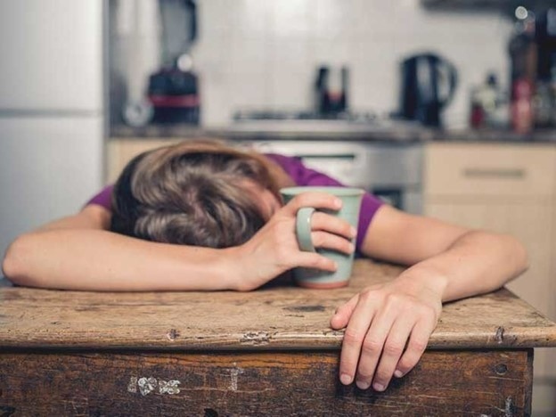 Mệt mỏi không rõ nguyên nhân có thể là lời kêu cứu của lá gan. Ảnh: Healthline