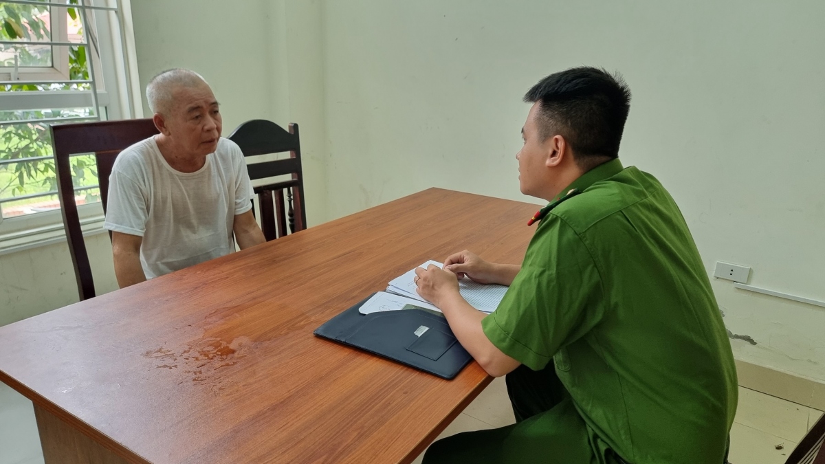 Đối tượng Lương Văn Sỏn tại cơ quan Công an