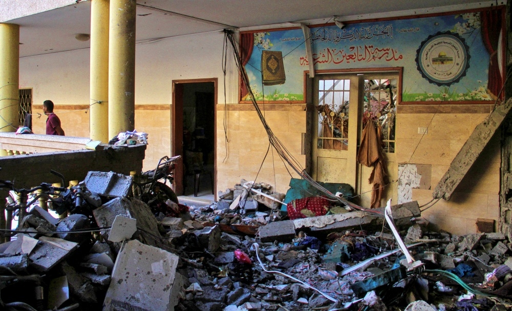 Dư luận lên án vụ tấn công vào trường học ở Gaza khiến 100 người chết (Ảnh: Reuters).