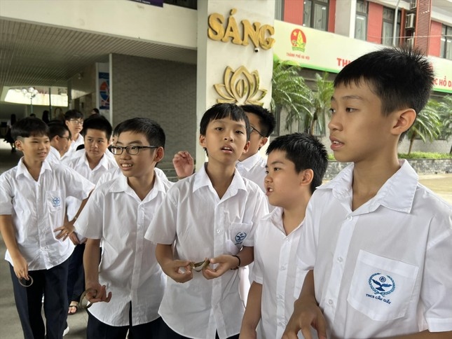 Sĩ số học sinh/lớp đông là một trong những trở ngại đối với dạy học ngoại ngữ