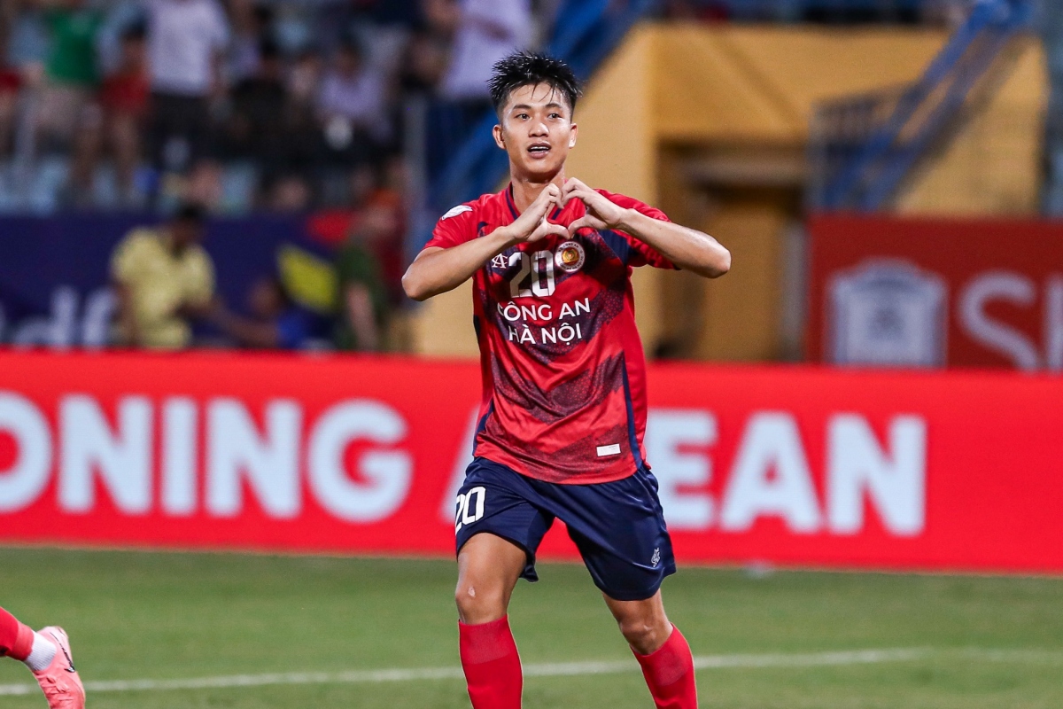 Phan Văn Đức ghi bàn đẹp mắt ở trận mở màn Cúp C1 Đông Nam Á 2024/2025. (Ảnh: AFF). 