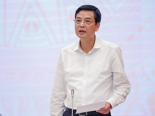 Thứ trưởng Bộ Xây dựng Bùi Xuân Dũng phát biểu tại Họp báo (Ảnh: VGP)