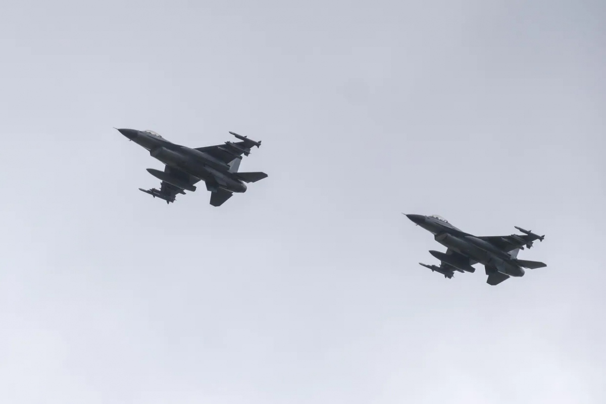 Tiêm kích F-16 bay trên bầu trời Ukraine ngày 4/8/2024. Ảnh: Getty