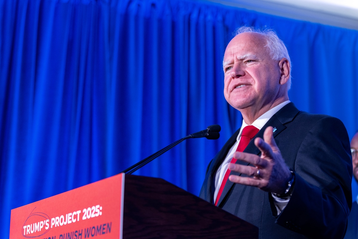 Thống đốc bang Minnesota Tim Walz. Ảnh: WSJ