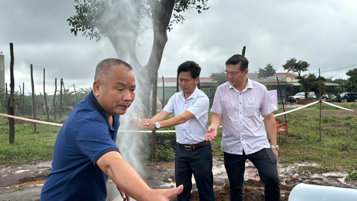 Giếng khoan tại Gia Lai phun khí và nước đã nhiều ngày