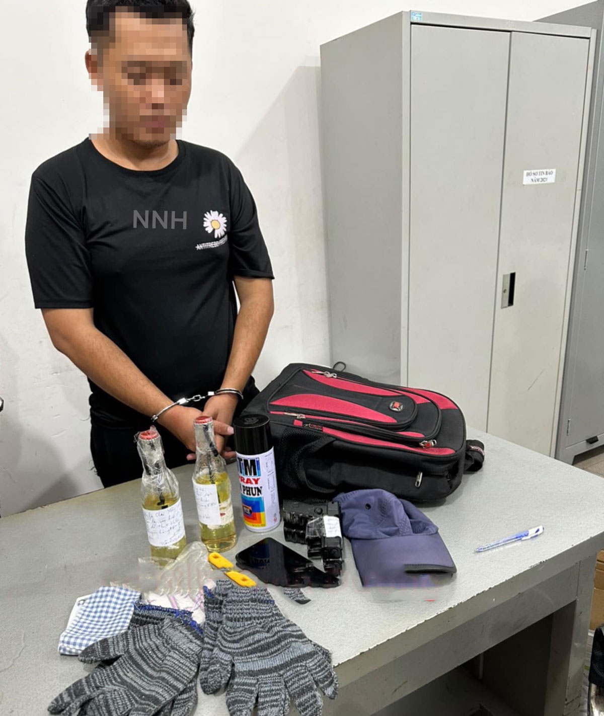 Hải mang theo công cụ đi cướp ngân hàng nhưng bị phát hiện, bắt giữ trước khi thực hiện hành vi. Ảnh: CA