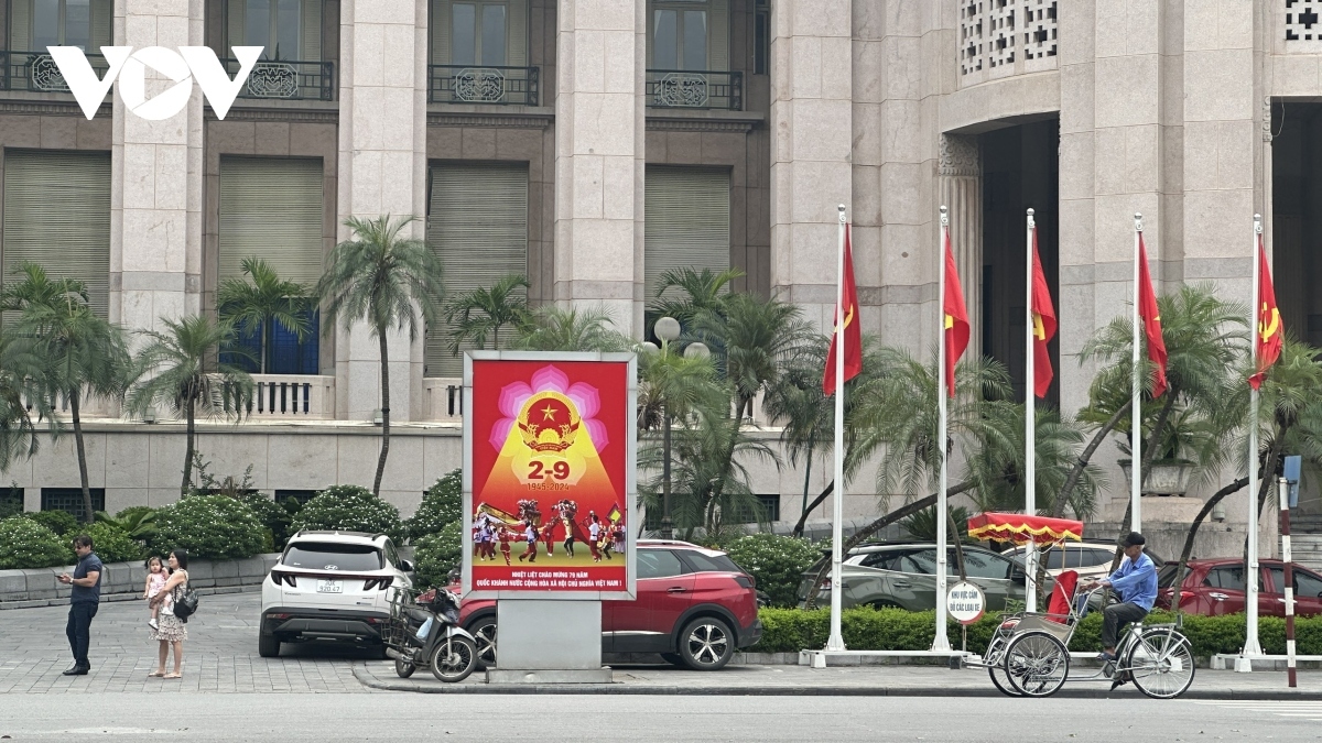 A number of colourful decorations are placed in front of the headquarters of the State Bank of Vietnam in Hoan Kiem district.
