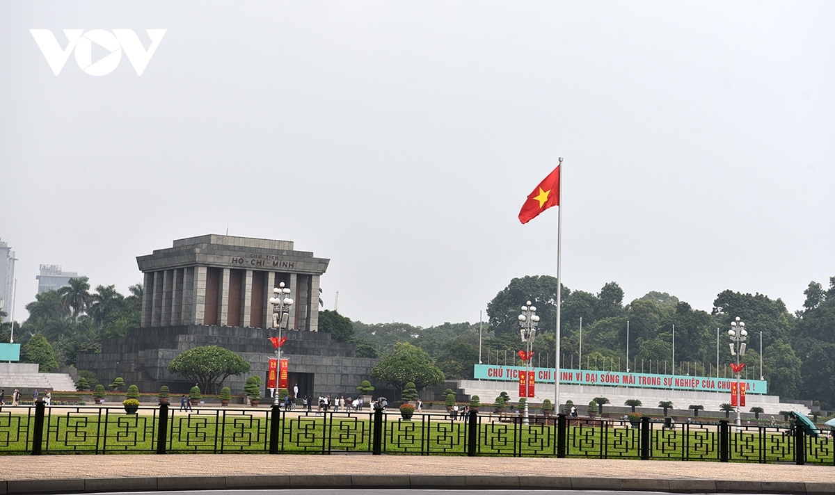 A large-size national flag stands tall over Ba Dinh Square, the site where President Ho Chi Minh read the Declaration of Independence 79 years ago on September 2, 1945, proclaiming the birth of the Democratic Republic of Vietnam, now known as the Socialist Republic of Vietnam.