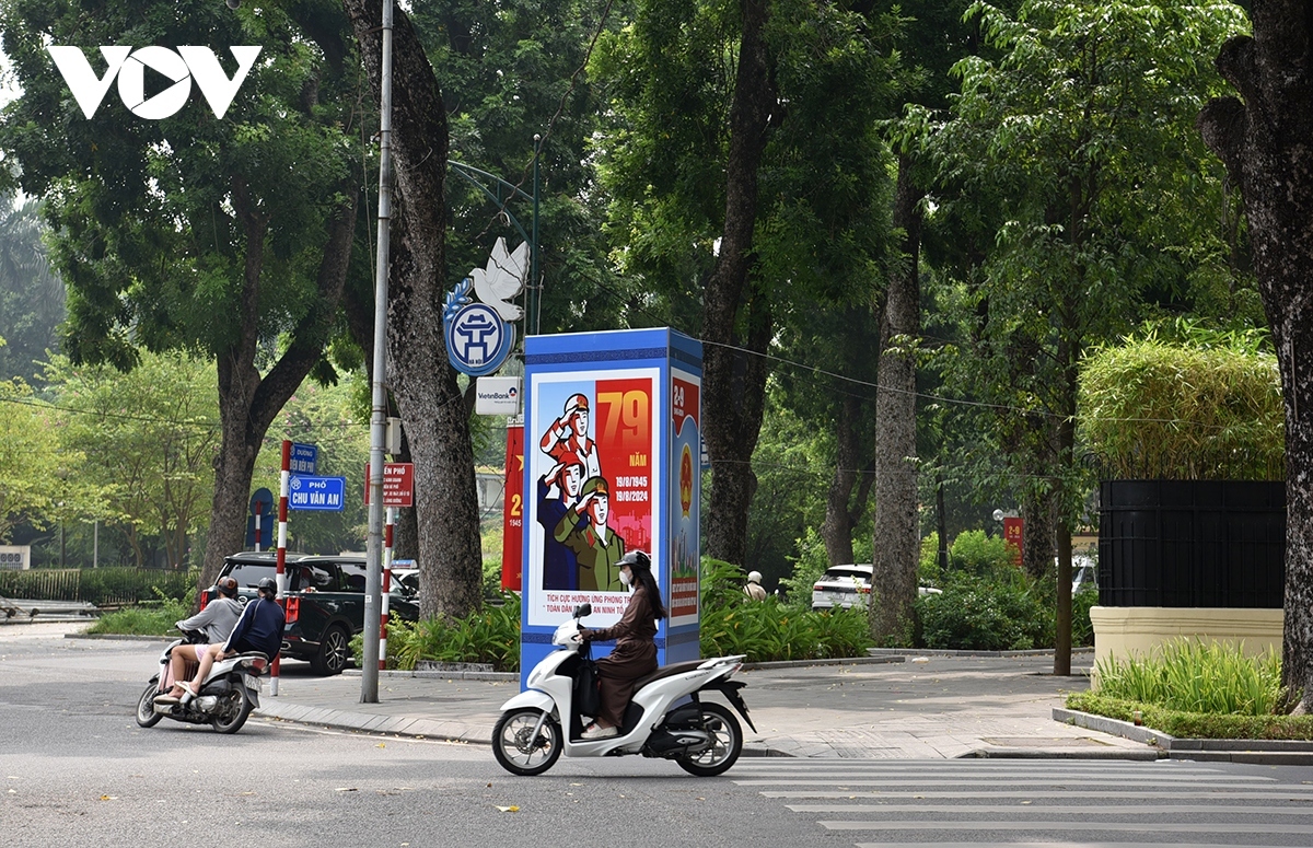 A range of impressive banners and slogans serve to brighten up Chu Van An street.