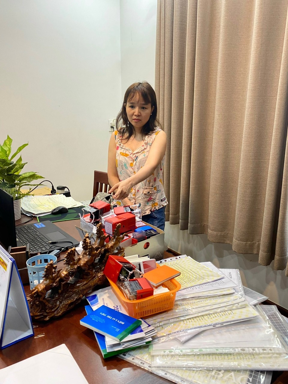 Các đối tượng và tang vật. (Ảnh: CACC)
