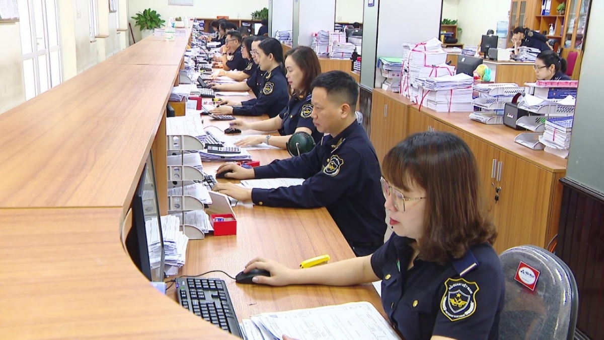 Hệ thống hải quan điện tử cán bộ hải quan túc trực 24/7 ở cửa khẩu để hỗ trợ doanh nghiệp