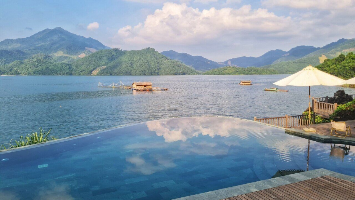 Dự án cao tốc Hòa Bình - Mộc Châu sẽ có một cầu dây văng vượt lòng hồ thủy điện Hòa Bình. Ảnh: Minh Nguyễn