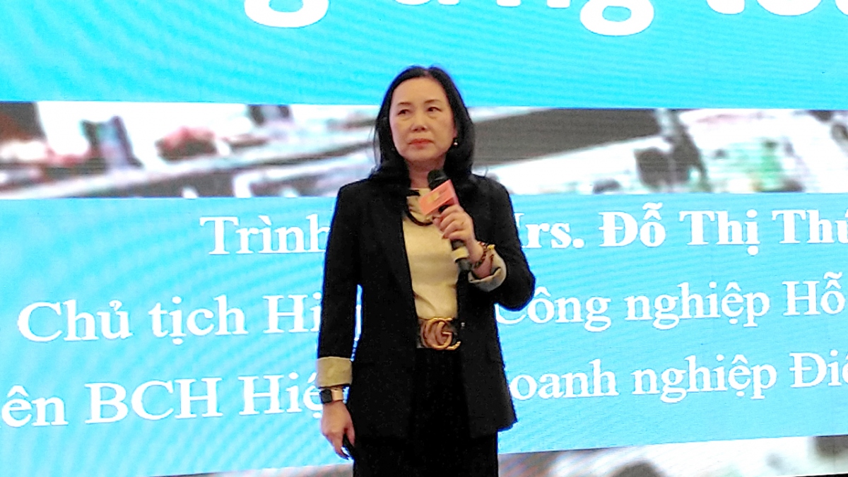 Bà Đỗ Thị Thúy Hương, Phó Chủ tịch Hiệp hội Công nghiệp hỗ trợ Việt Nam, Ủy viên BCH Hiệp hội DN điện tử Việt Nam (VEIA)