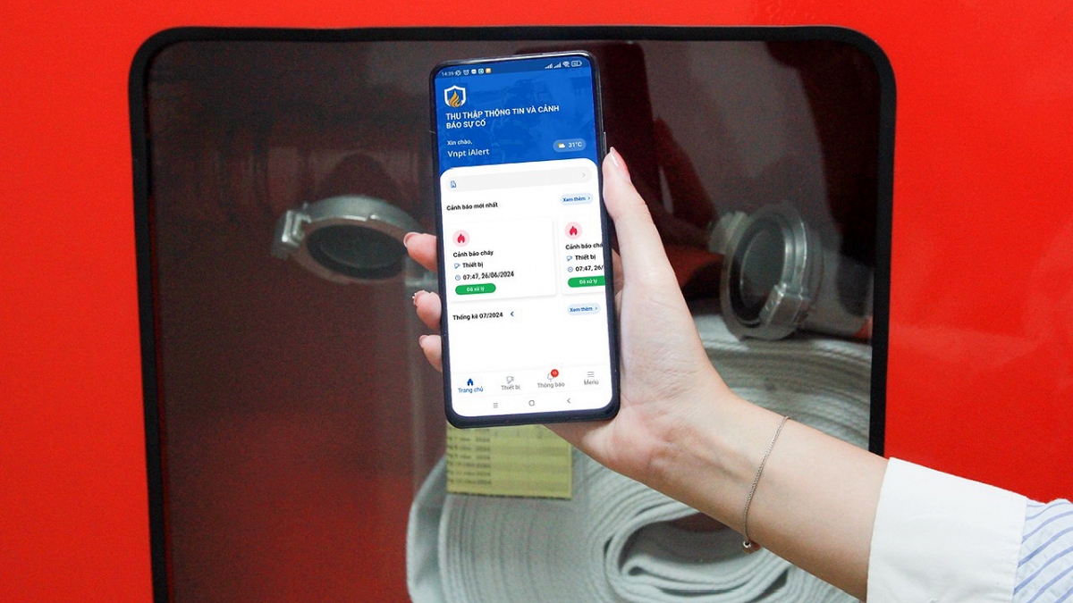 VNPT iAlert - nền tảng truyền tin và cảnh báo sự cố do VNPT phát triển là giải pháp ứng dụng hiệu quả công nghệ IoT trong phòng cháy chữa cháy. Công nghệ IoT cung cấp các giải pháp sáng tạo có thể truyền tải thông tin tức thời, giúp cảnh báo sự cố cho khách hàng và cơ quan chức năng nhanh chóng và đầy đủ thông tin