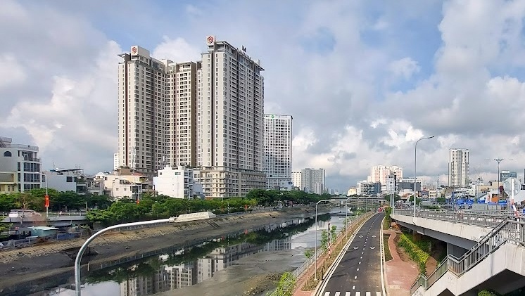 Tòa nhà trên khu đất tại địa chỉ số 132 Bến Vân Đồn, Phường 6, Quận 4