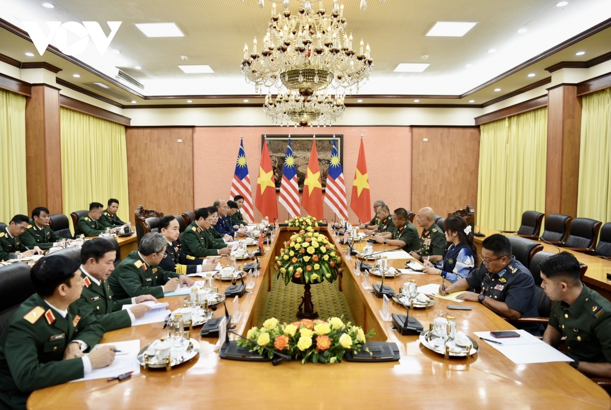 Both leaders hold talks immediately after the conclusion of the official welcome ceremony chaired by Deputy Minister Cuong on the morning of August 14.