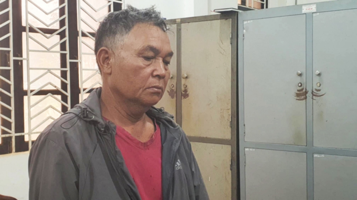 Đối tượng Y Pŏ Mlô tại cơ quan công an.