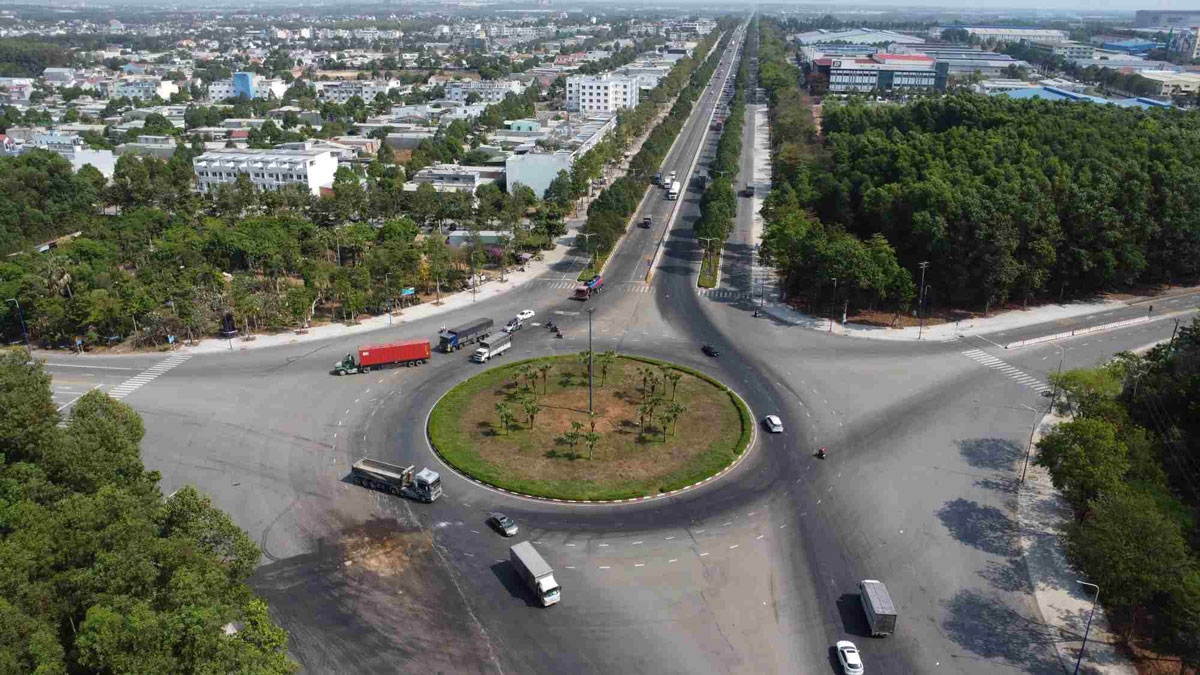 Vòng xoay Mỹ Phước 3 là nơi liên tục xảy ra vụ lật xe (ảnh: ĐC)