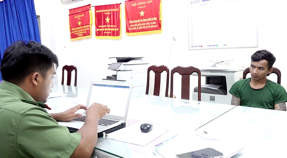 Đối tượng Chau Nắc tại cơ quan công an